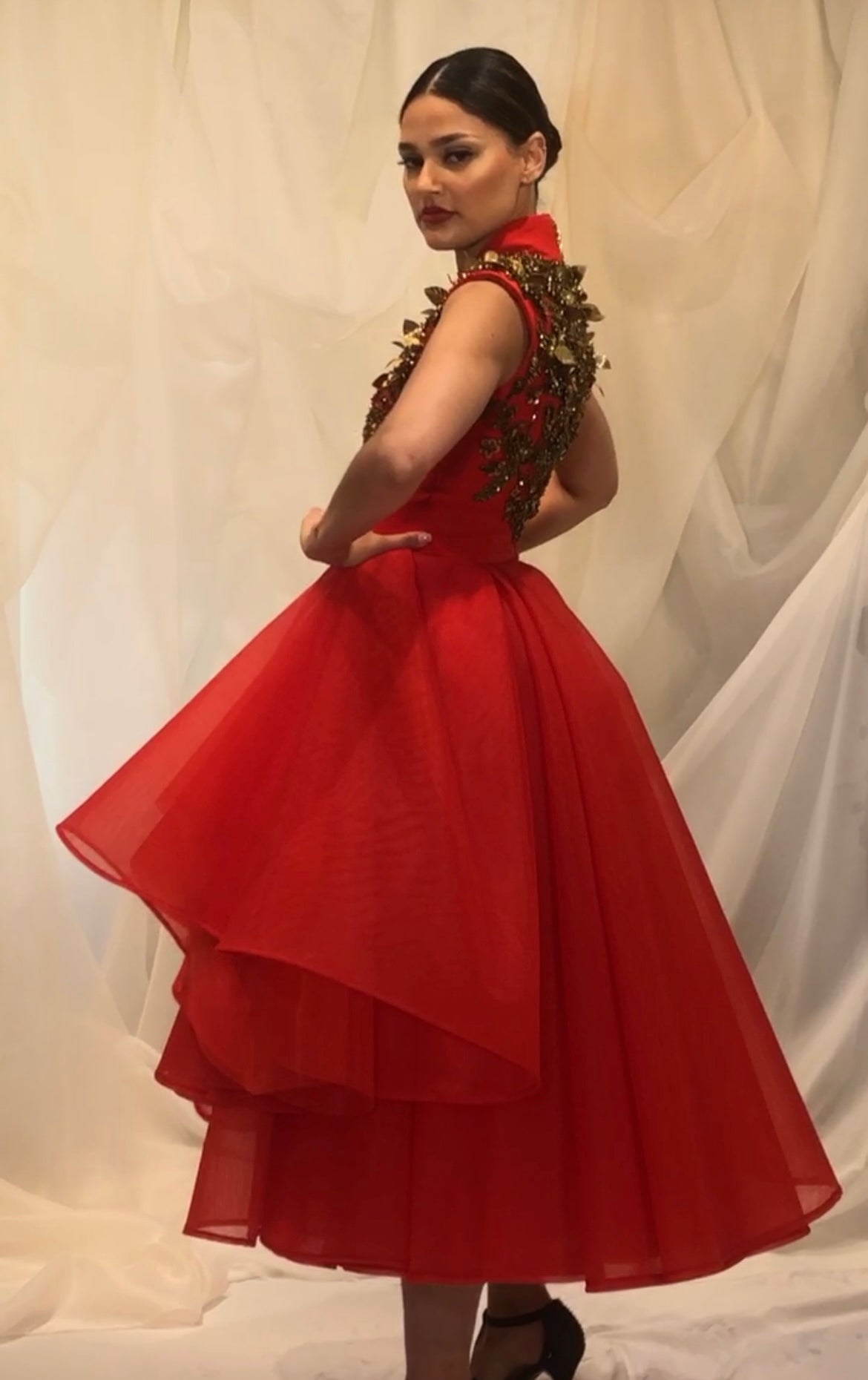 Red short